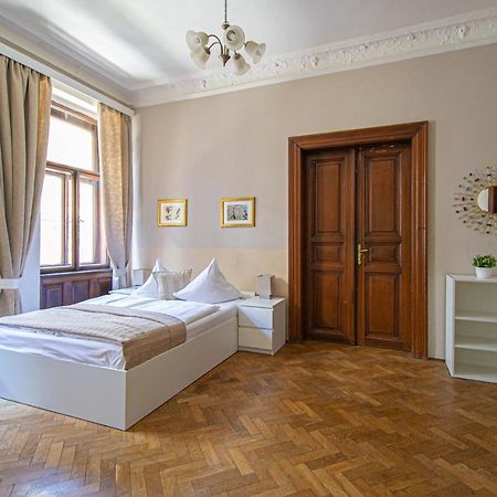 For Celebrations Spacious 3Bdr Apartment With Balcony Prag Eksteriør billede