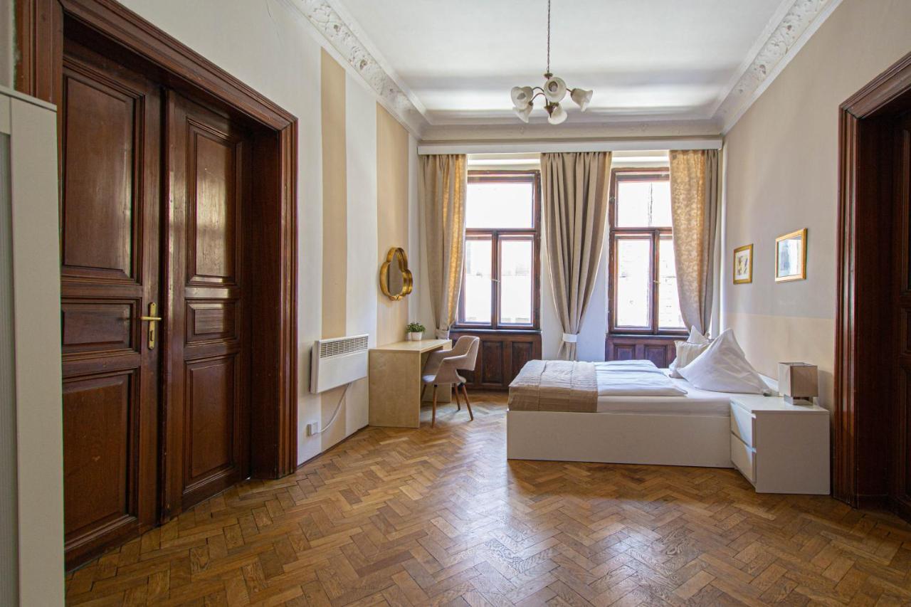 For Celebrations Spacious 3Bdr Apartment With Balcony Prag Eksteriør billede