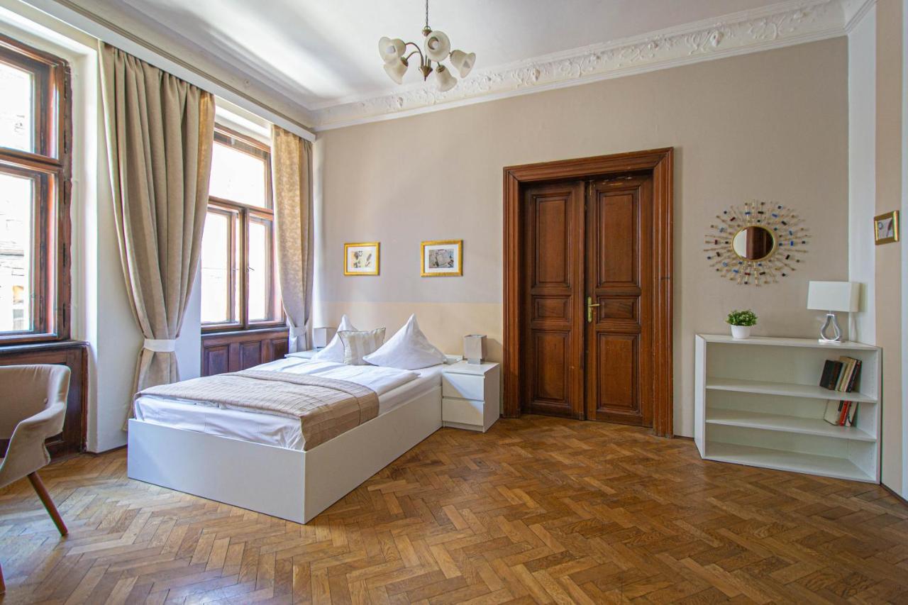 For Celebrations Spacious 3Bdr Apartment With Balcony Prag Eksteriør billede