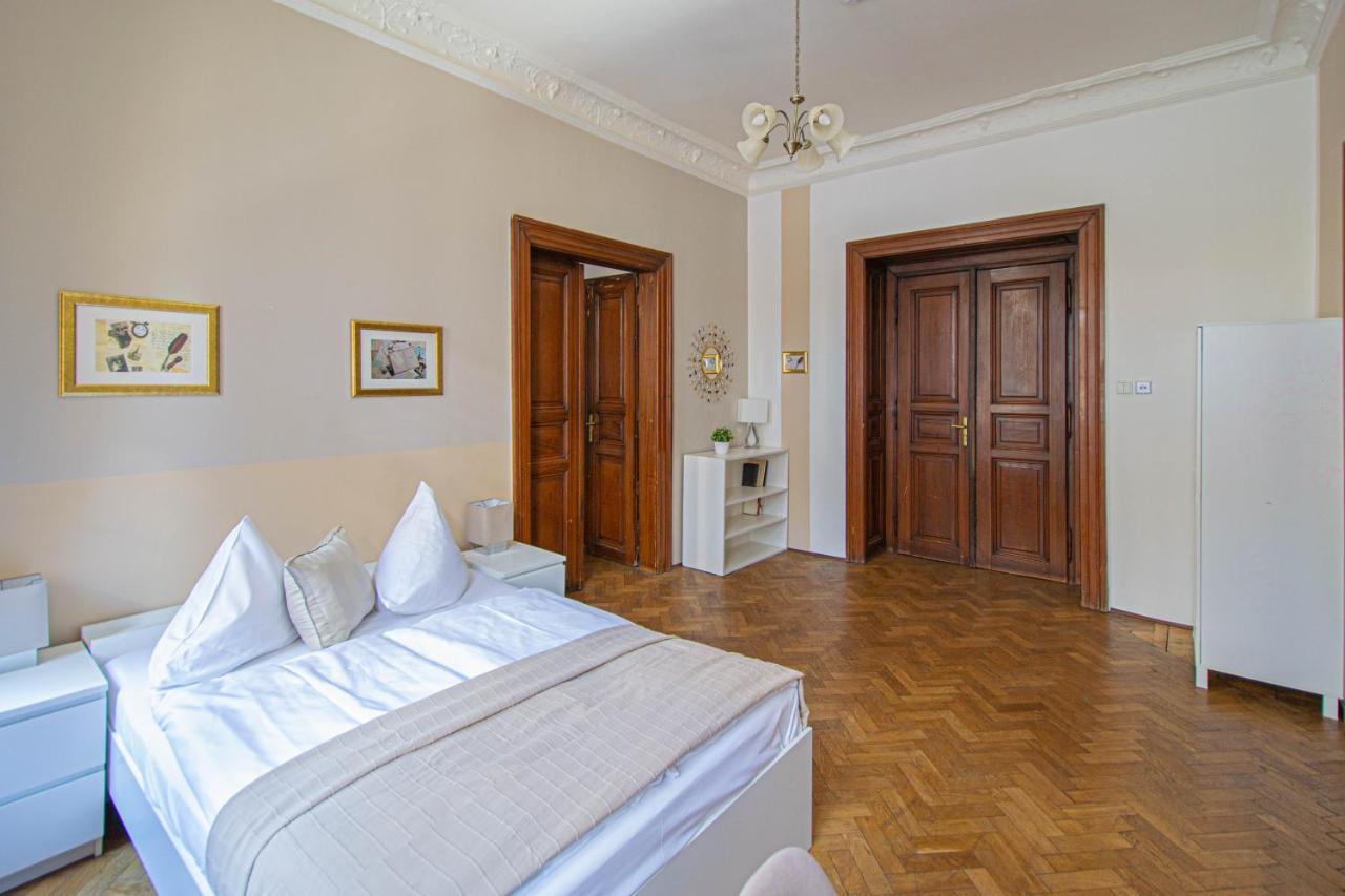 For Celebrations Spacious 3Bdr Apartment With Balcony Prag Eksteriør billede
