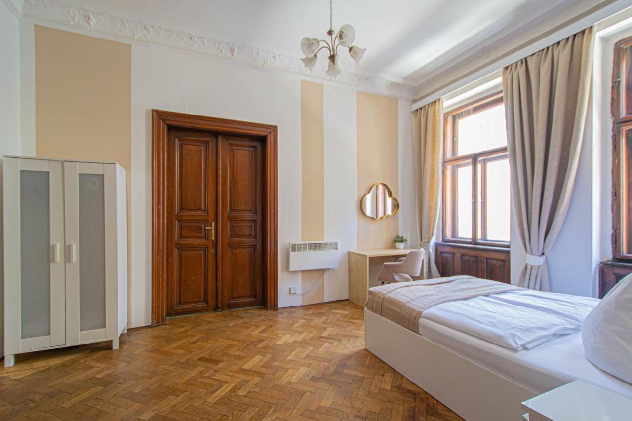 For Celebrations Spacious 3Bdr Apartment With Balcony Prag Eksteriør billede