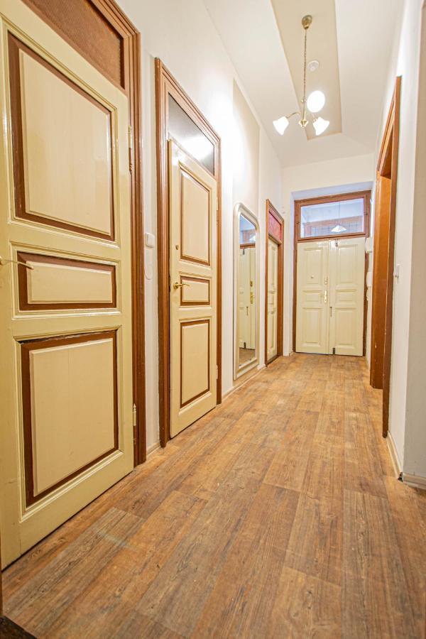 For Celebrations Spacious 3Bdr Apartment With Balcony Prag Eksteriør billede