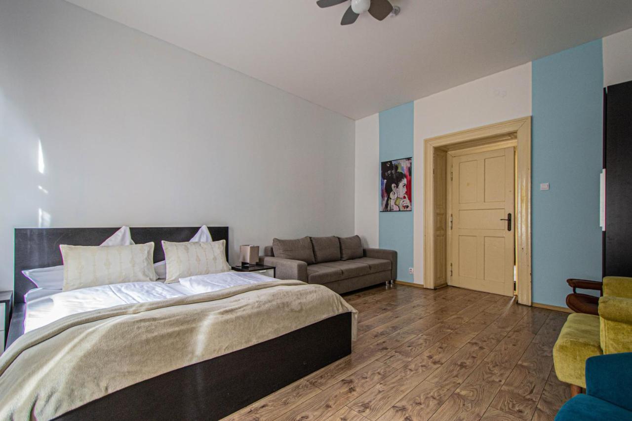 For Celebrations Spacious 3Bdr Apartment With Balcony Prag Eksteriør billede