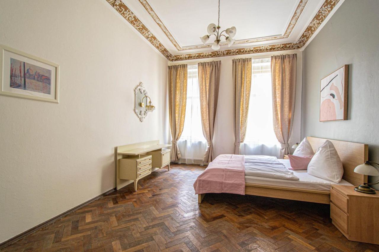 For Celebrations Spacious 3Bdr Apartment With Balcony Prag Eksteriør billede