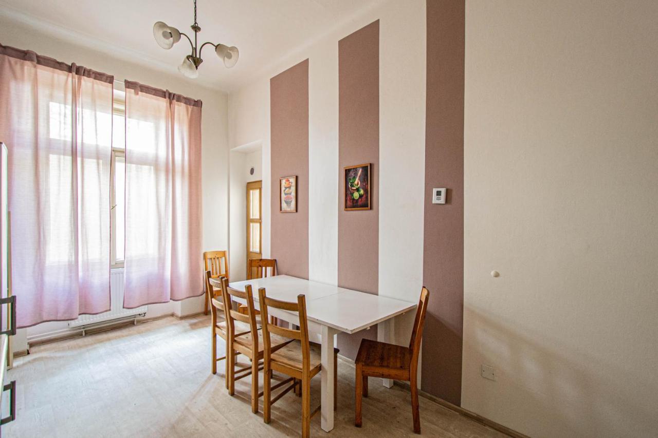 For Celebrations Spacious 3Bdr Apartment With Balcony Prag Eksteriør billede