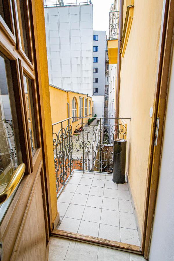 For Celebrations Spacious 3Bdr Apartment With Balcony Prag Eksteriør billede