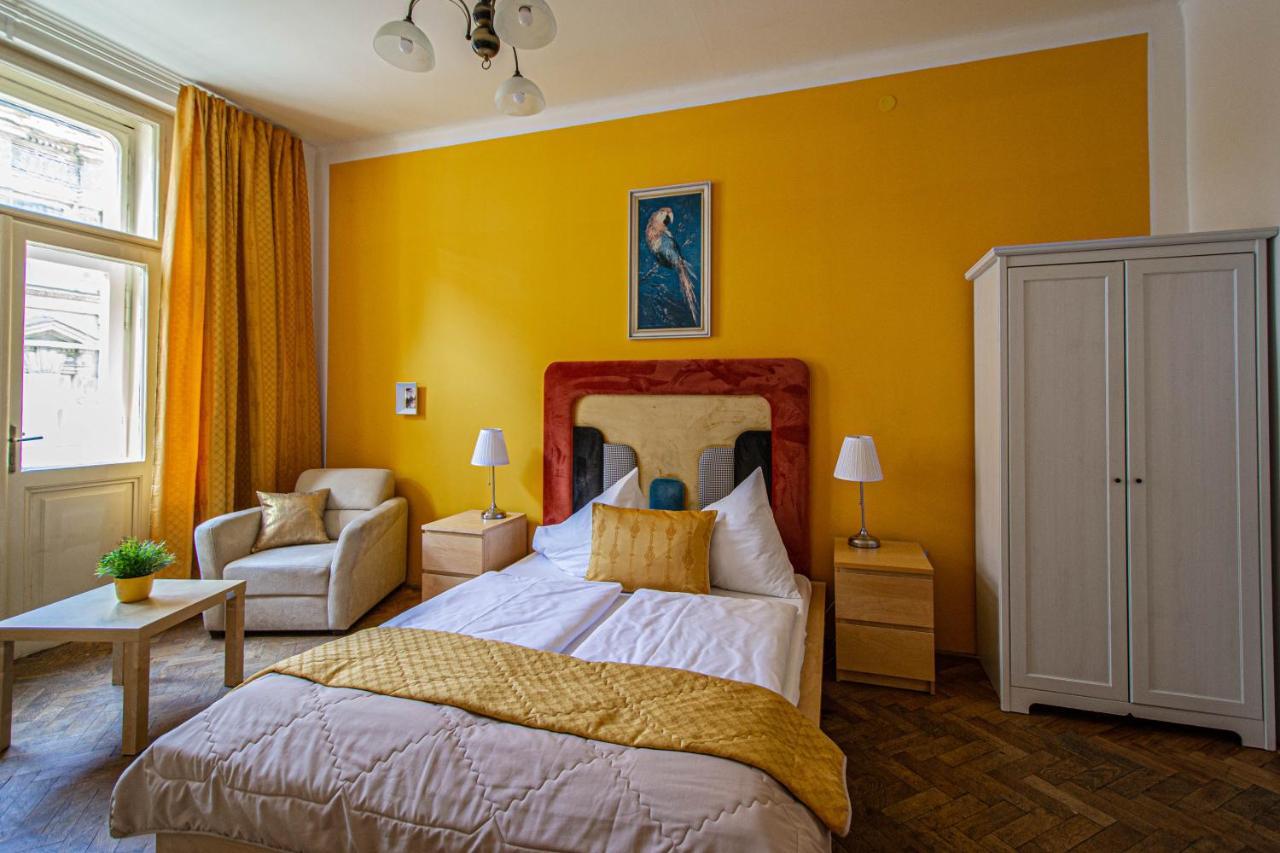 For Celebrations Spacious 3Bdr Apartment With Balcony Prag Eksteriør billede