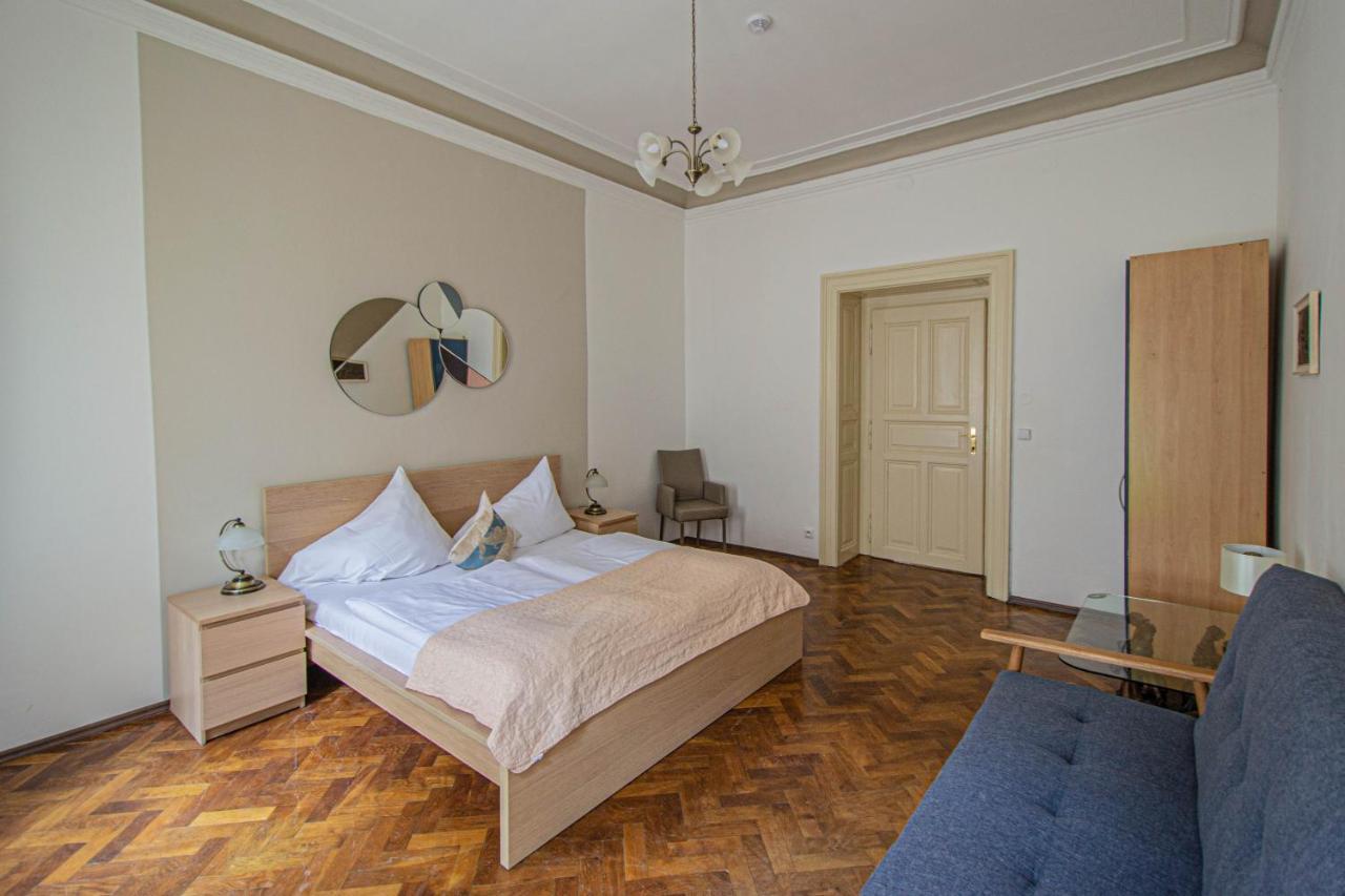 For Celebrations Spacious 3Bdr Apartment With Balcony Prag Eksteriør billede