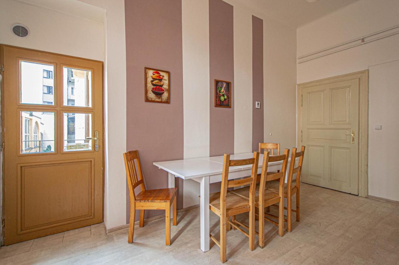 For Celebrations Spacious 3Bdr Apartment With Balcony Prag Eksteriør billede