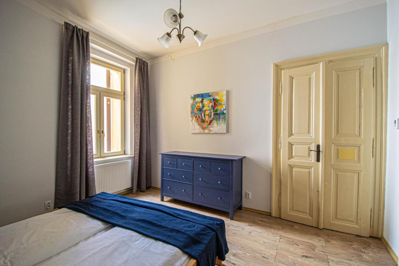 For Celebrations Spacious 3Bdr Apartment With Balcony Prag Eksteriør billede