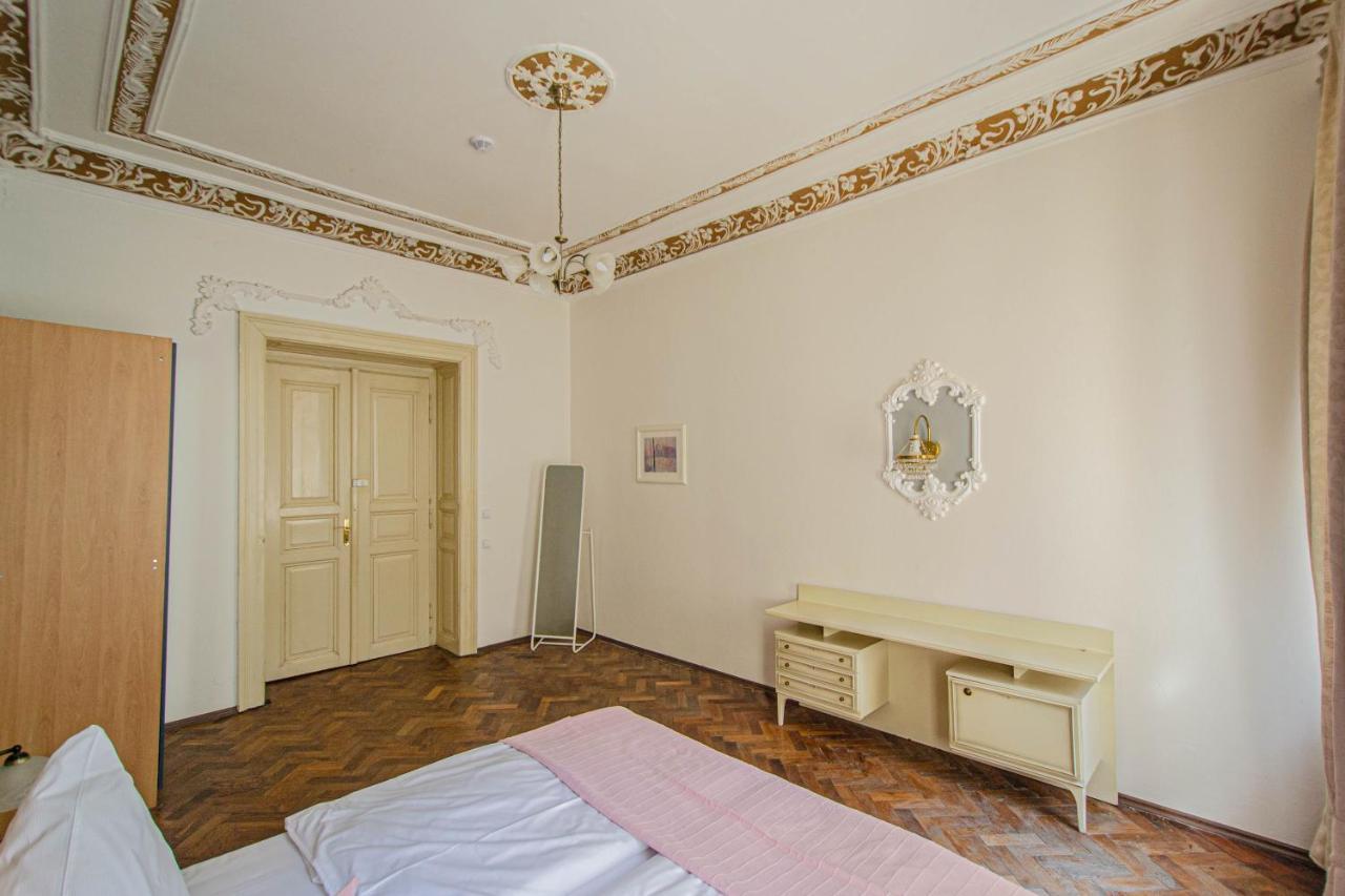 For Celebrations Spacious 3Bdr Apartment With Balcony Prag Eksteriør billede