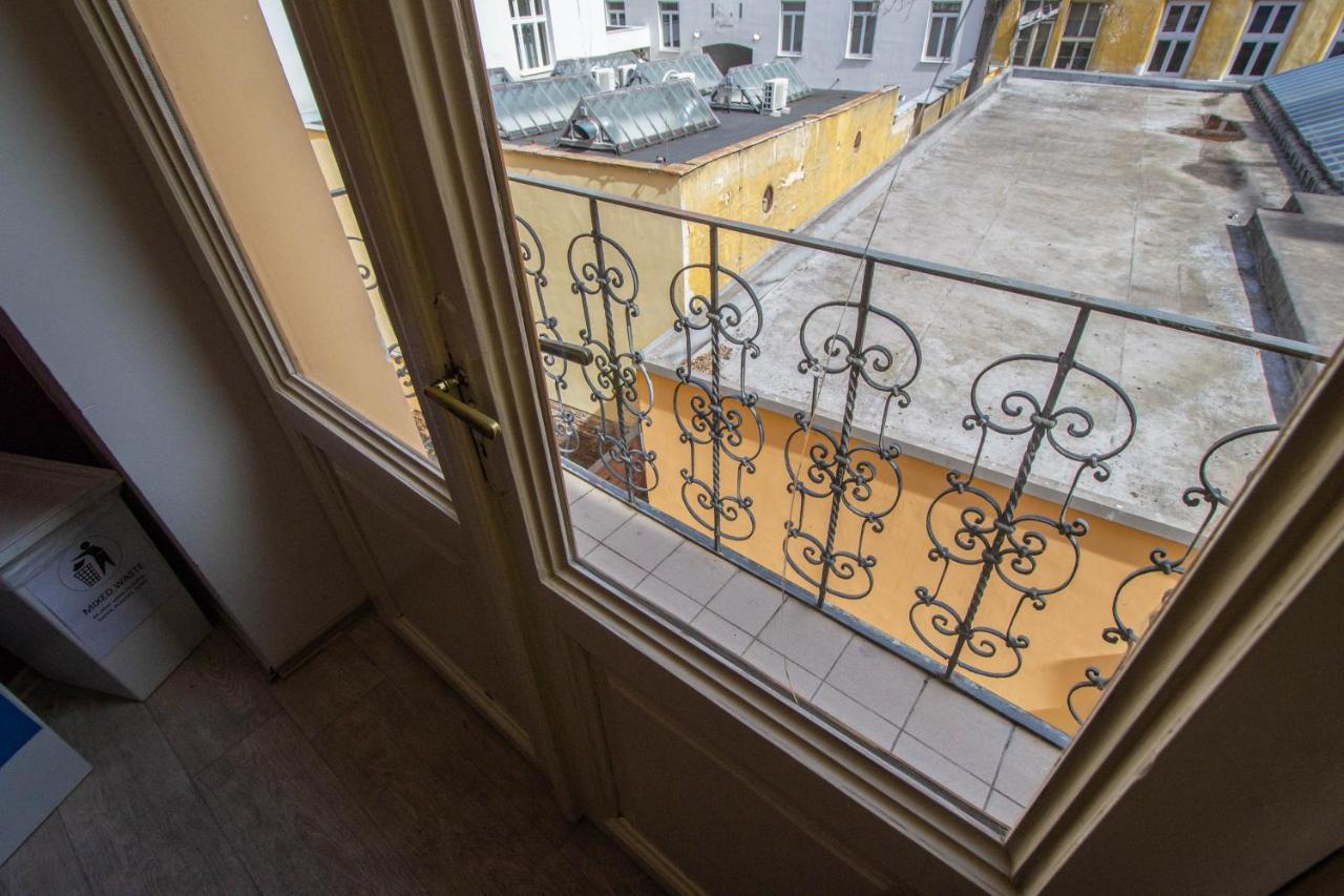 For Celebrations Spacious 3Bdr Apartment With Balcony Prag Eksteriør billede